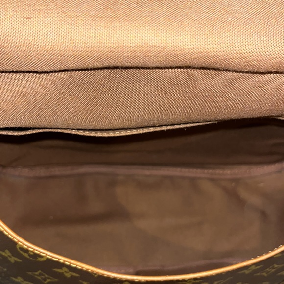 LOUIS VUITTON • SAUMUR 35 CROSSBODY BAG - Picture 8 of 11